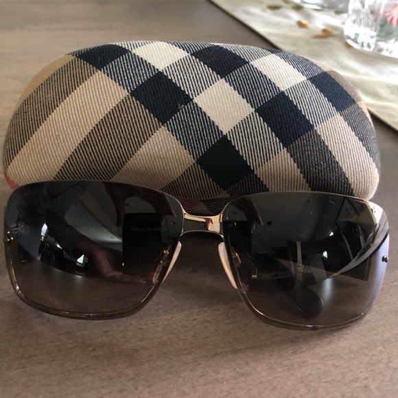 Burberry Accessories - Burberry Sunglasses